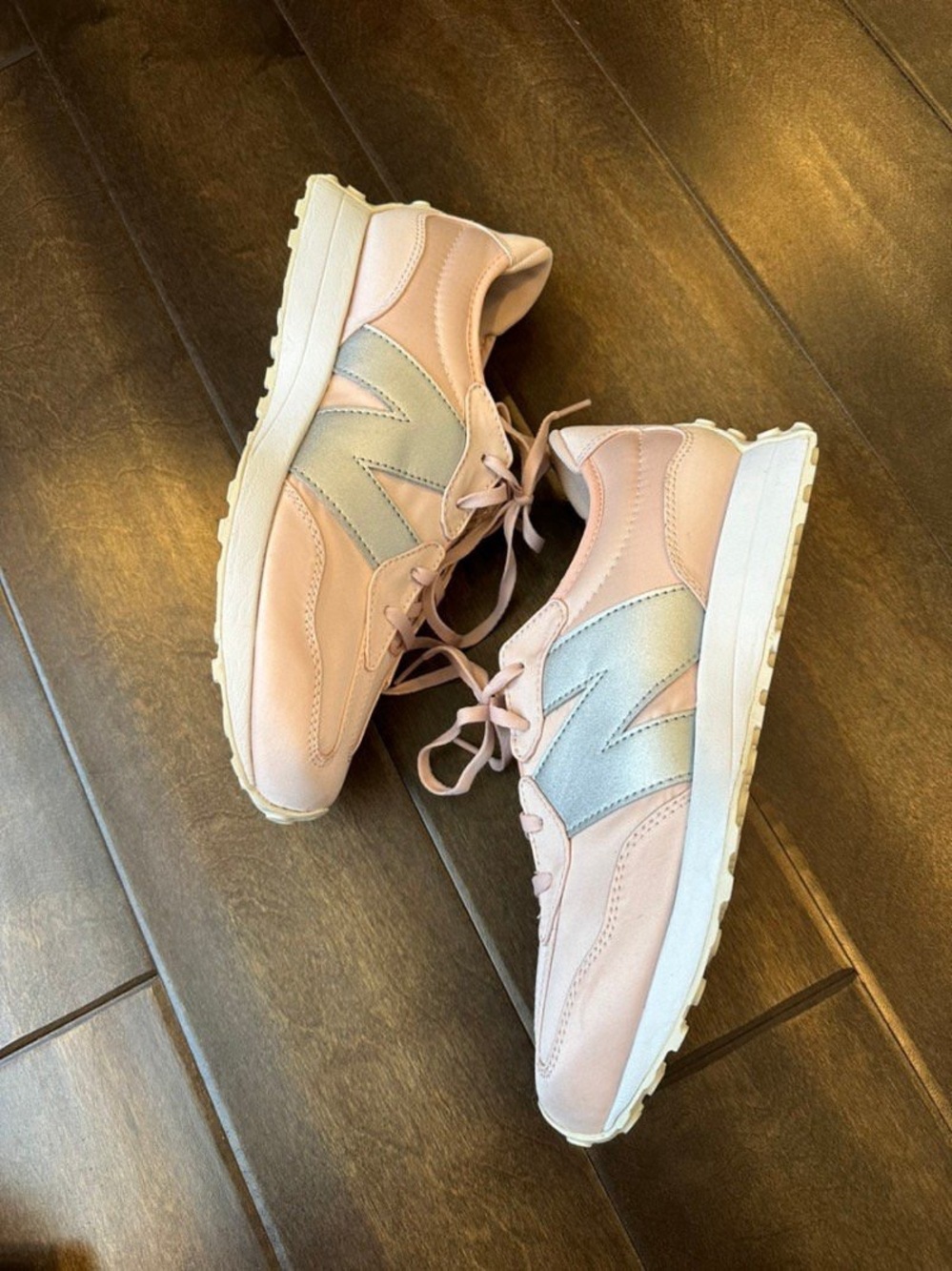 NEW BALANCE SNEAKERS